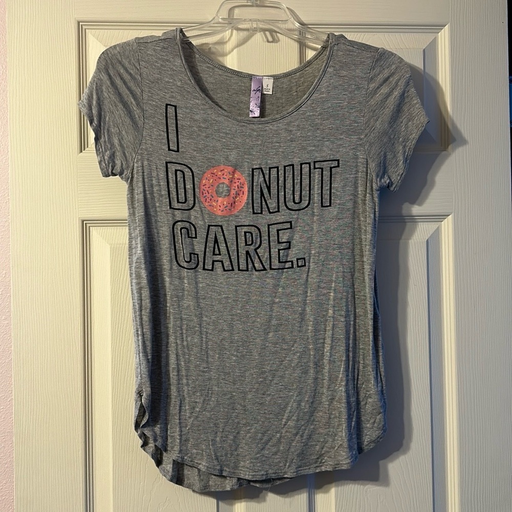 Francesca’s Gray Graphic Tee with Donut Print Small